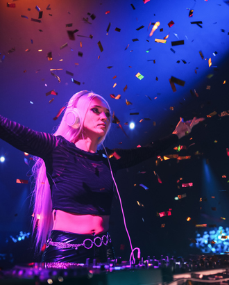 Танцы без мужчин? 2 мая в Москве запускают male-free техно-вечеринки «ЛабрисРейв»