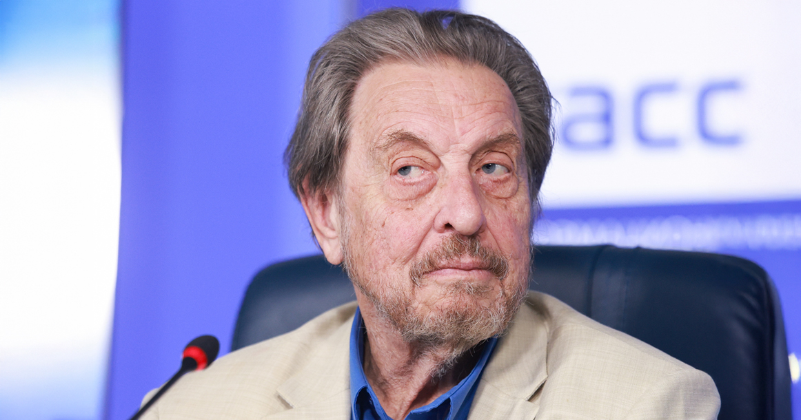 Пасхальная служба и Маск-институт: почему отец Илона Маска Эррол зачастил в Москву