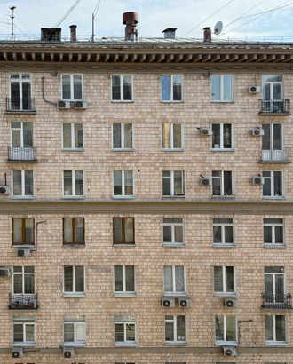 Вид из моего окна: на незастекленные балконы на Александра Невского