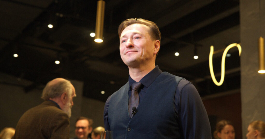 Сергей Безруков на встрече с артистами МХАТ