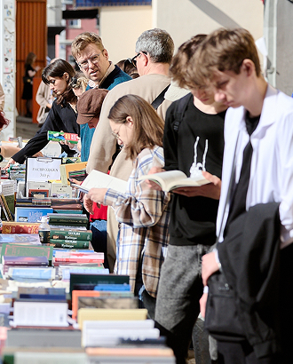 На «Фабрике» пройдет генеральная распродажа книг издательства Ad Marginem