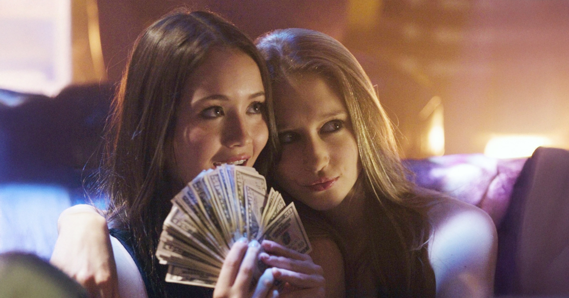 В Мещанском подростки нашли прямо на улице сумку с 88 тыс. долларов — часть денег они сожгли