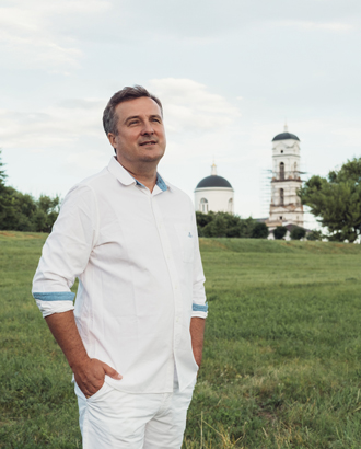 Почему вы должны меня знать: владелец усадьбы Скорняково-Архангельское Алексей Шкрапкин