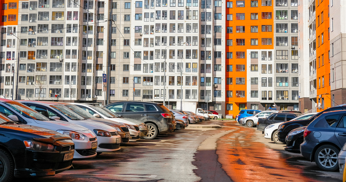 Каждая третья машина, стоящая в московском дворе, не выезжает годами