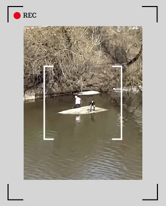 На Москве-реке в районе Новой Риги заметили людей, плывущих на льдине