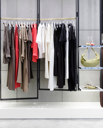 Сеть No One переходит к новому визуальному коду и «переоткрывает» свои бутики 