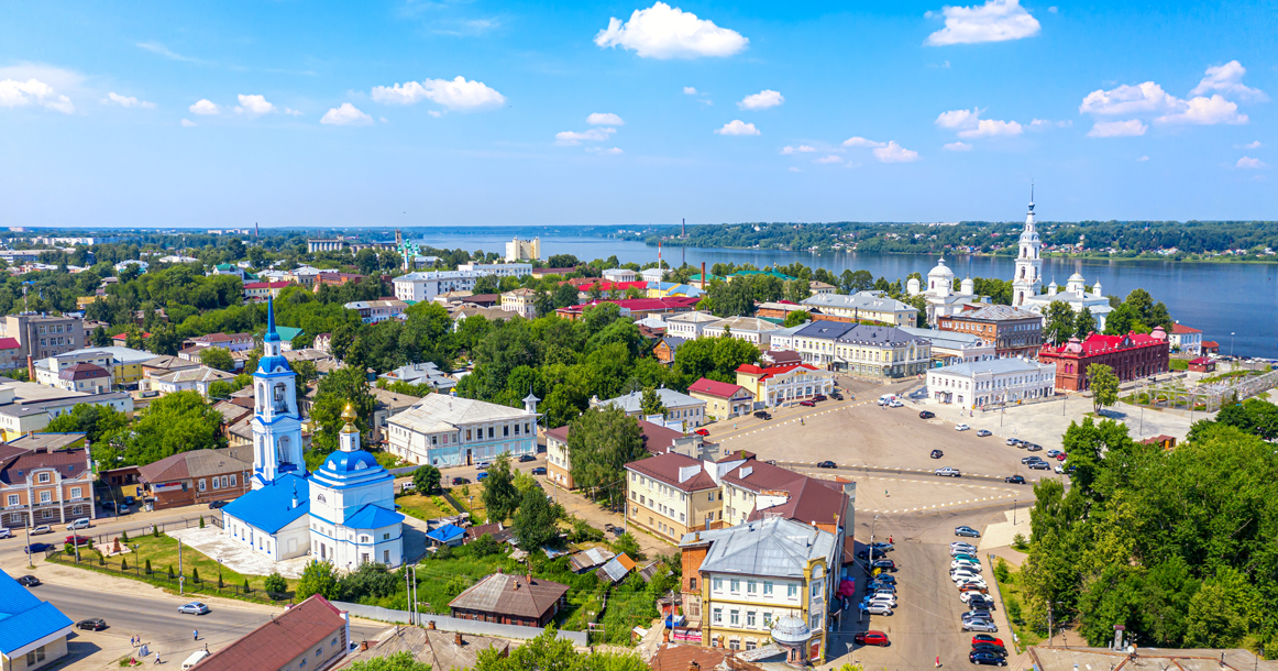 «Москвич за МКАДом»: в Кинешму за кустодиевскими сценками, фритюрным пирогом и Эйфелевым мостом