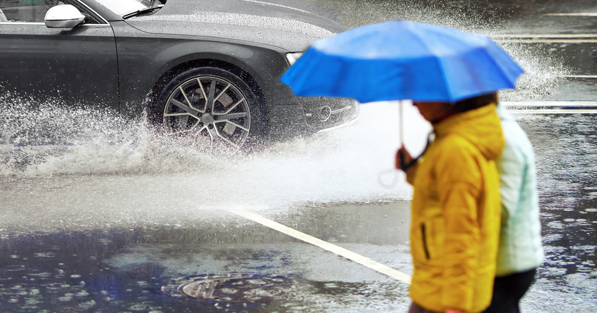 Облившего пешехода из лужи водителя могут не только оштрафовать, но и посадить