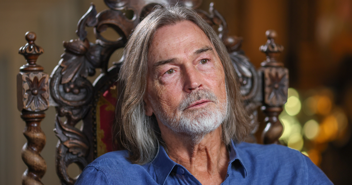 Владимир Путин наградил художника Никаса Сафронова орденом Александра Невского