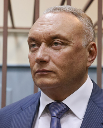 Экс-сенатора Савельева приговорили к 10 годам колонии по делу о подготовке заказного убийства