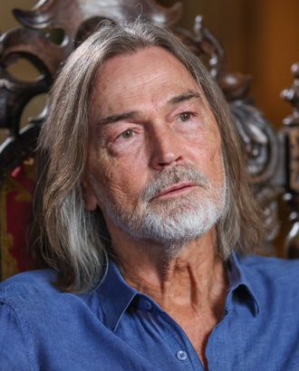 Владимир Путин наградил художника Никаса Сафронова орденом Александра Невского