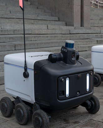 55% москвичей против роверов и гуманоидов — хотят, чтобы заказ доставлял человек