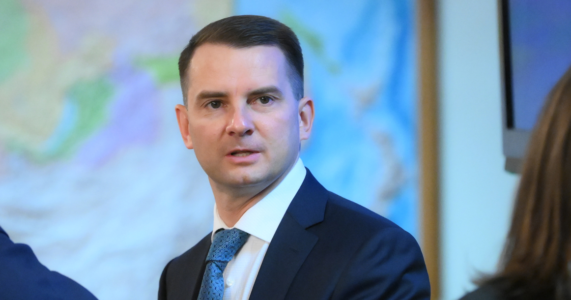 Депутат Нилов призвал не доверять интернету и носить бумажные карты. Но зачем карта москвичу?