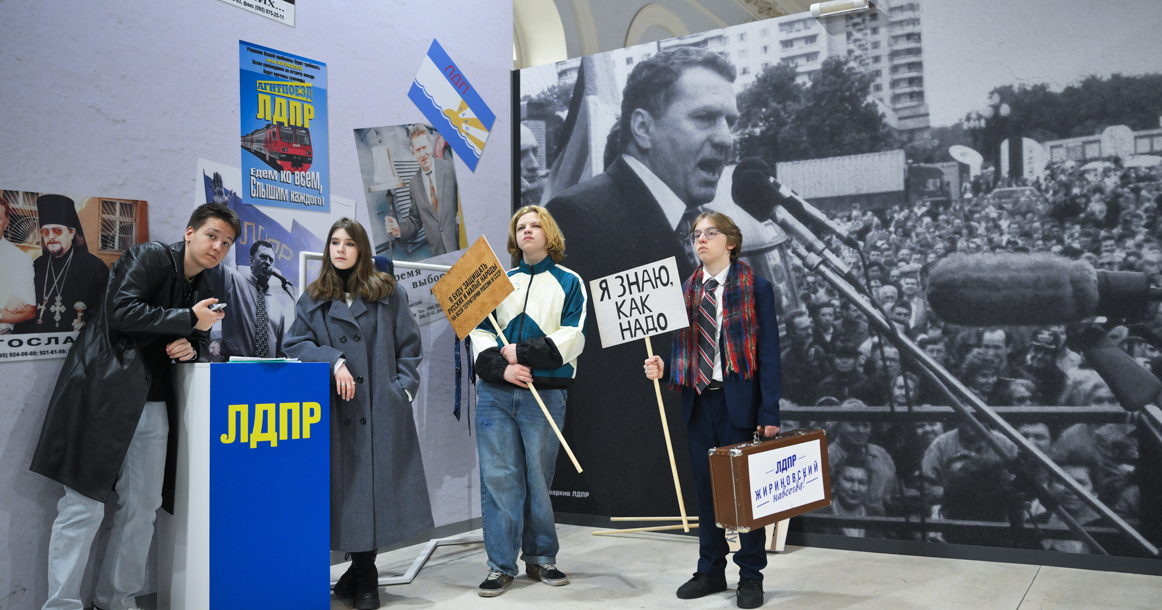 «Я был рожден не для любви, а для дела»: что хочет сказать выставка о Жириновском в «Манеже»