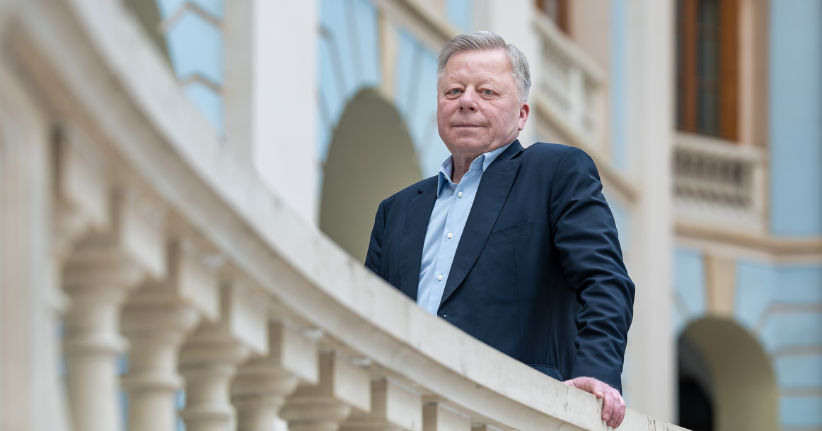 «Ярмарки современного искусства в России убыточны» — основатель «Арт Москвы» Василий Бычков