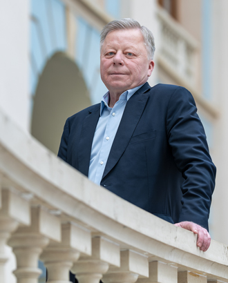 «Ярмарки современного искусства в России убыточны» — основатель «Арт Москвы» Василий Бычков