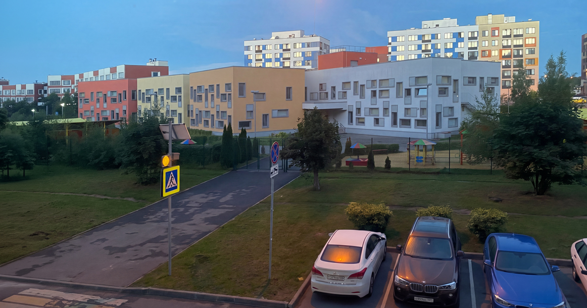 Вид из моего окна: на улицу Кленовую