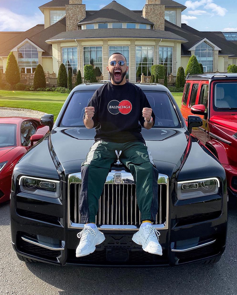 Блогер Гусейн Гасанов продал квартиру в «Москва-Сити» за пачку печенья