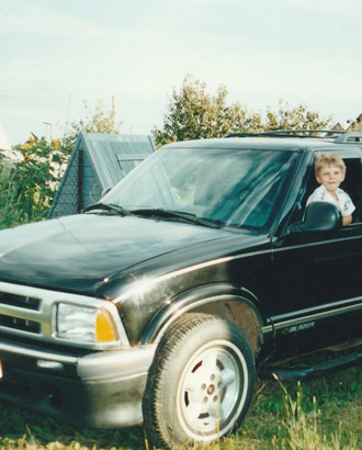 На ВДНХ 5 мая откроется выставка «Иномарка» об авторынках 1990-х