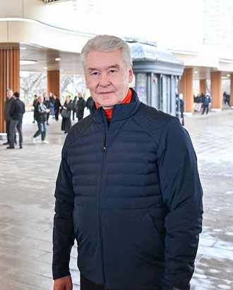 Собянин открыл навесы «сухие ноги» на станции «Славянский бульвар»