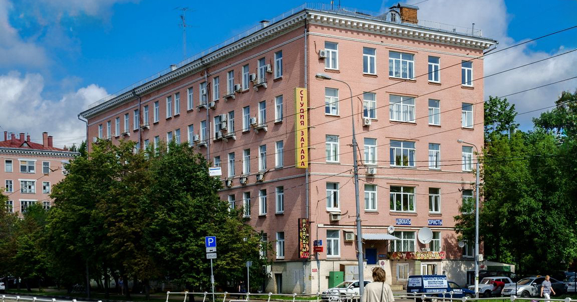 На улице Кржижановского снесут бывшие общежития Мосгортранса