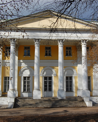 Знаменитую дачу Строгановых XVIII века на Яузе продадут на аукционе