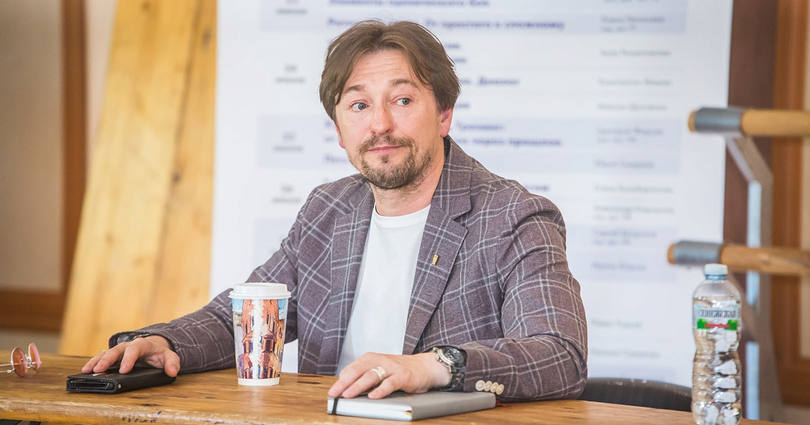 «Выросли в тепличных условиях»: вслед за Богомоловым Безруков обрушился на молодых актеров
