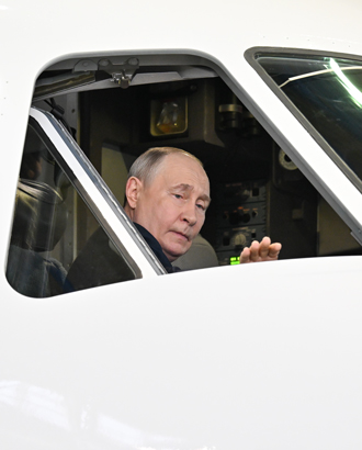 В Жуковском Путину представили импортозамещенный Superjet
