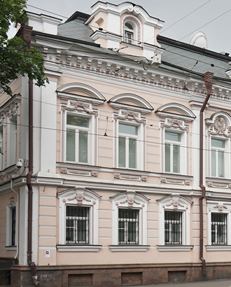 На Новокузнецкой улице за 250 млн продают главный дом городской усадьбы Толоконниковых