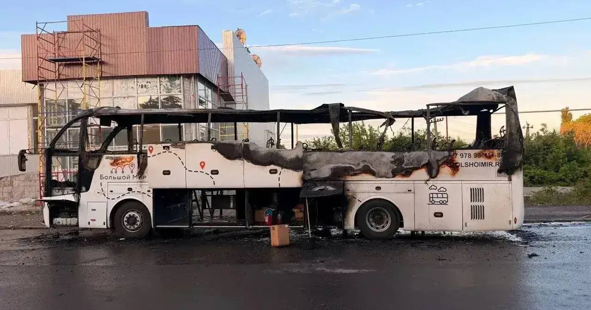 Семь человек погибли в результате атаки дрона на автобус Москва — Симферополь в Енакиево