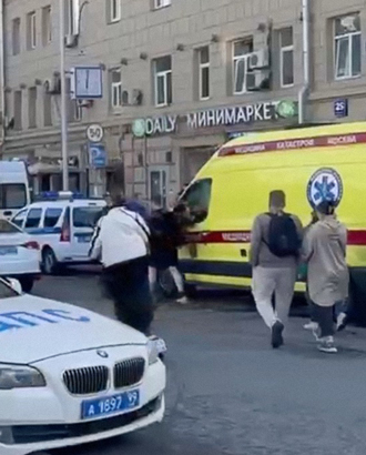 У здания на Цветном нашли две гранаты, на место приехали саперы
