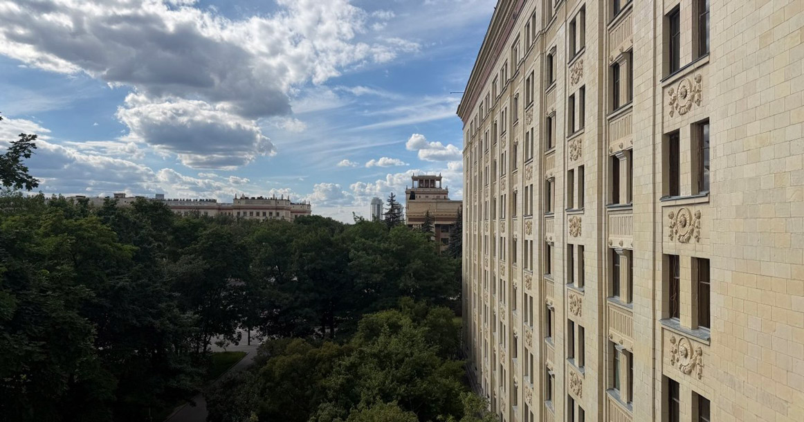 Вид из моего окна: на Главное здание (ГЗ) МГУ