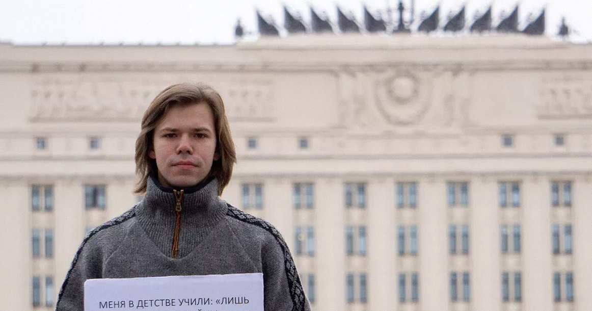 Гагаринский суд приговорил бывшего московского учителя Сергея Лопатина к 8,5 года за фейки