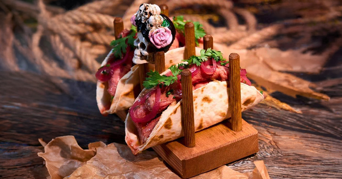 В Santa Muerte на Мясницкой предлагают мичеладу с кактусом и выпить с персоналом за тысячу
