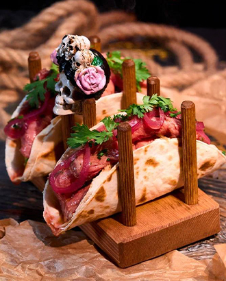 В Santa Muerte на Мясницкой предлагают мичеладу с кактусом и выпить с персоналом за тысячу
