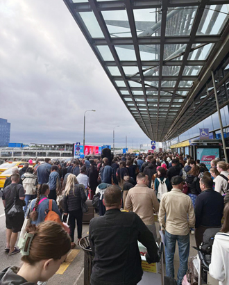 Пассажирам сразу нескольких рейсов пришлось добираться в Москву на автобусах