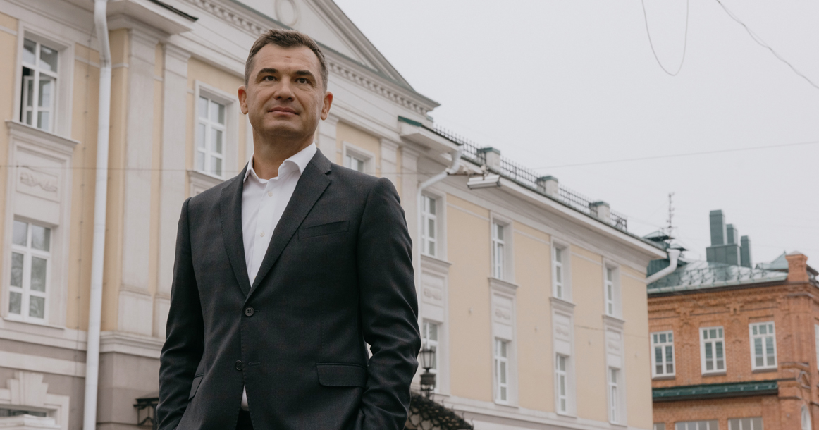«Отель прежде всего продает сон» — владелец костромского отеля «Островский» Алексей Метельков