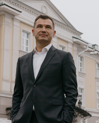 «Отель прежде всего продает сон» — владелец костромского отеля «Островский» Алексей Метельков