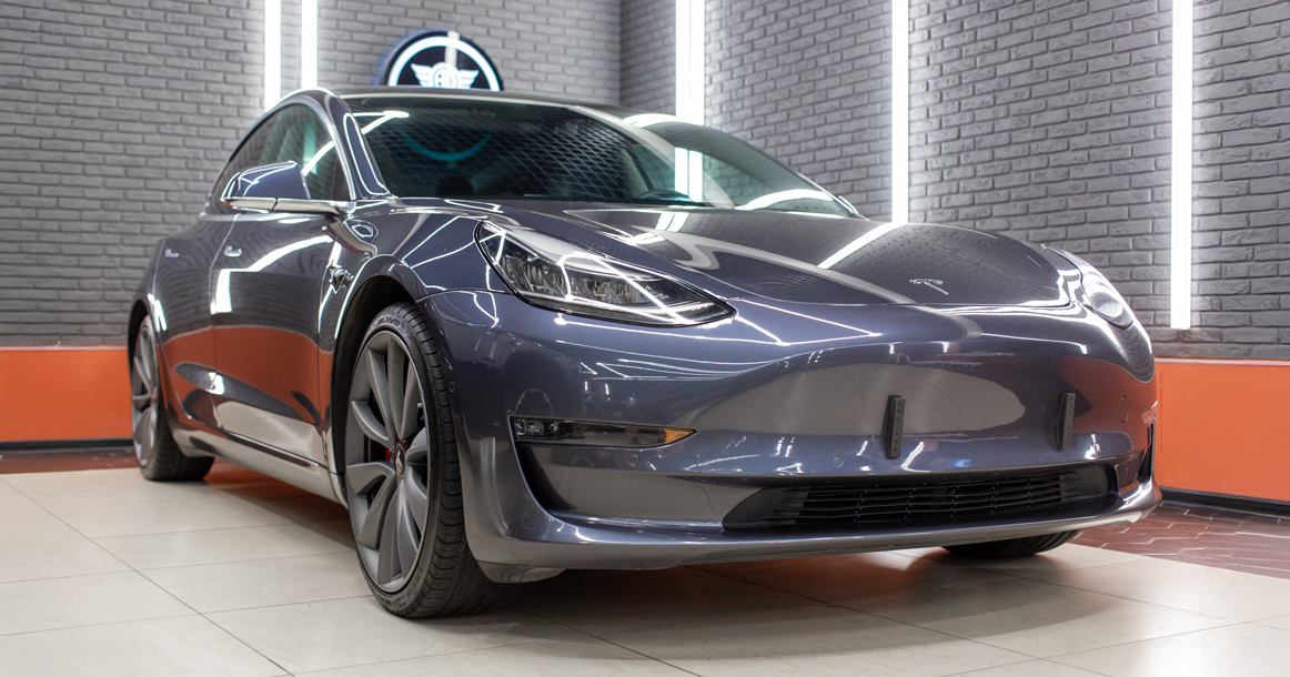 Несмотря на бензиновый кризис, продажи Tesla в России рухнули на 80% всего за месяц
