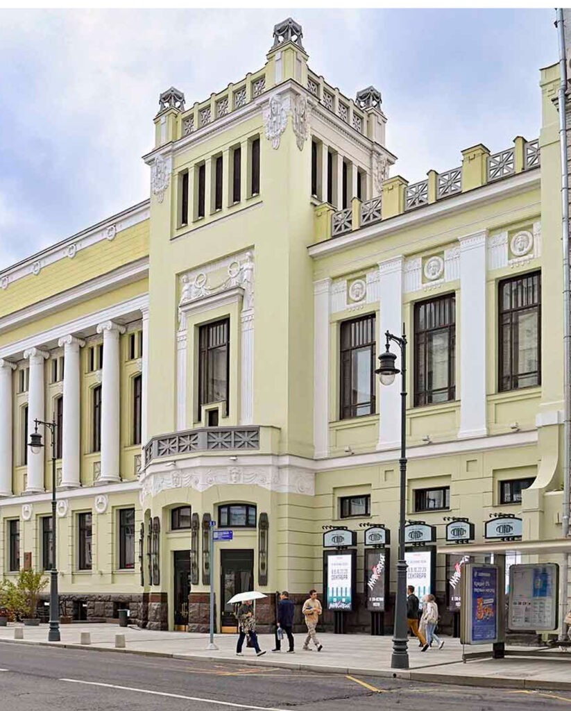 Выставка к 100-летию «Ленкома» и 300 премьер — в депкульте рассказали о планах на новый сезон