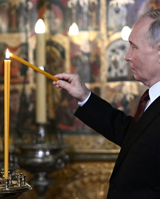 Владимир Путин приехал в Архангельский собор Кремля к новообретенным мощам Дмитрия Донского