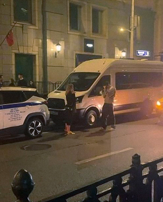 Один из посетителей Simach на Тверском выпрыгнул с балкона во время рейда
