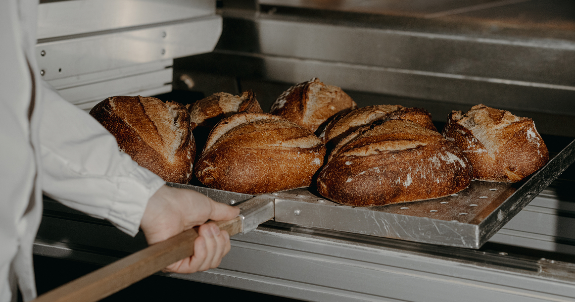 «Космические» печи и мельница для редкого зерна: как устроено производство кафе-пекарен «Волконский»