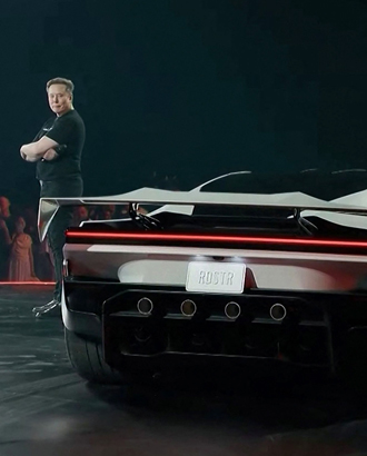 Зависть москвича: Tesla представила машину, способную облетать препятствия