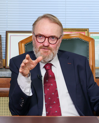 Виталий Милонов придумал, как импортозаместить Хеллоуин: «царскими карнавалами»