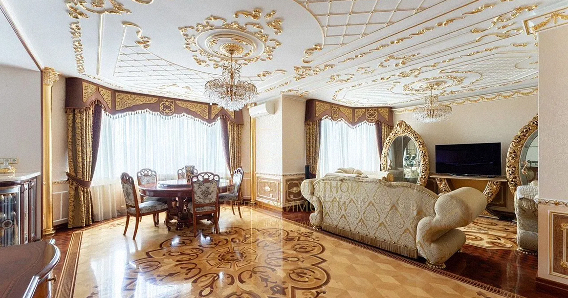 В Свиблово за 75 млн продают «цыганскую» квартиру с фресками, резными рамами и золотым унитазом