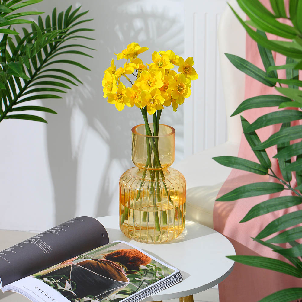 Как смастерить вазу с желтым цветком в аватарии