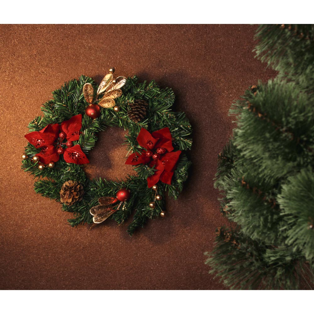 Венок Сноубум Рождественский еловый с цветами и шишками, красный с золотом, 30 см - #5