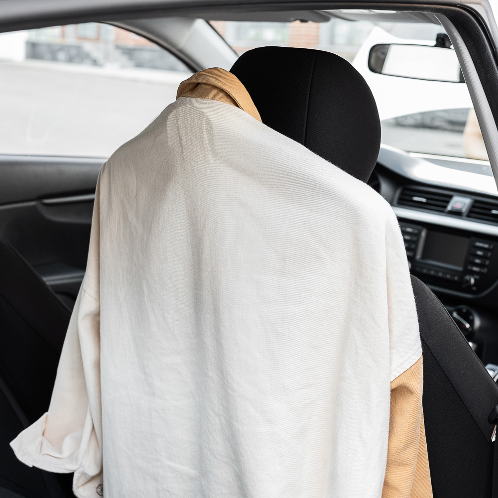 Вешалка в автомобиль: бережное хранение одежды в автомобиле