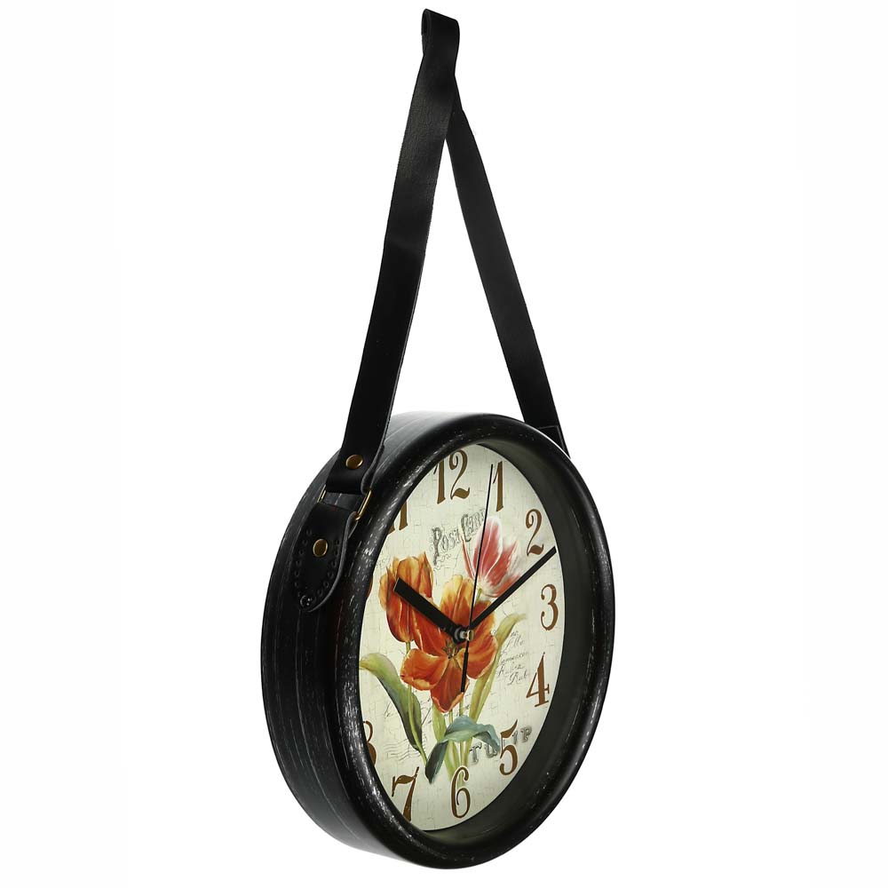 Настенные часы с маятником kairos. Настенные часы с ремешком. Настенный циферблат в интерьере. Часы настенные. Часы в интерьере.